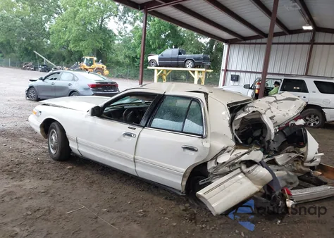 1997 Mercury Grand Marquis Gs z USA, uszkodzony, nr VIN 2MELM74W6VX680292